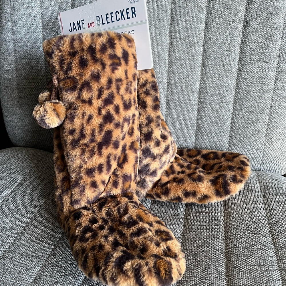 Jane and Bleecker Fuzzy Leopard Slipper Socks
